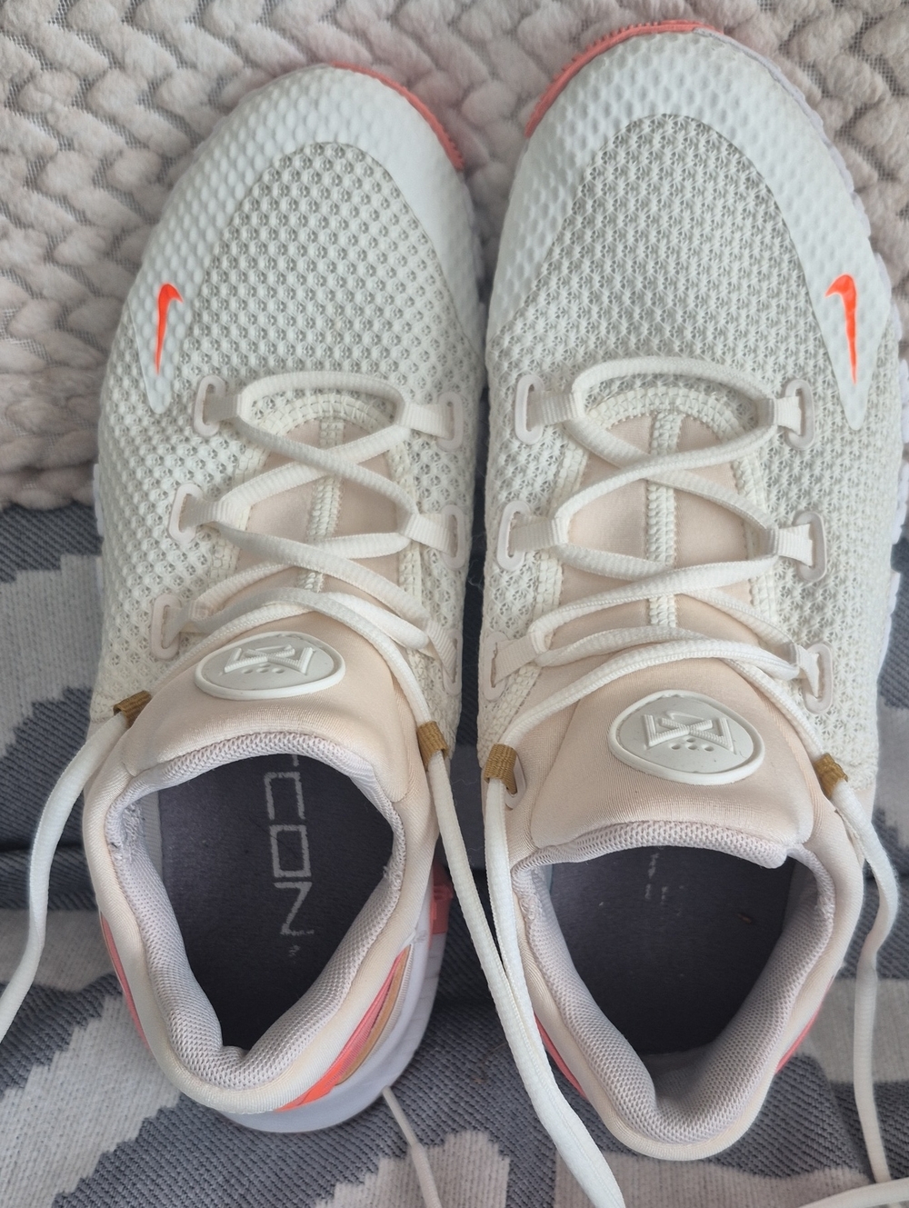 Nike Kids Sneakers in Light Beige with Coral Accents